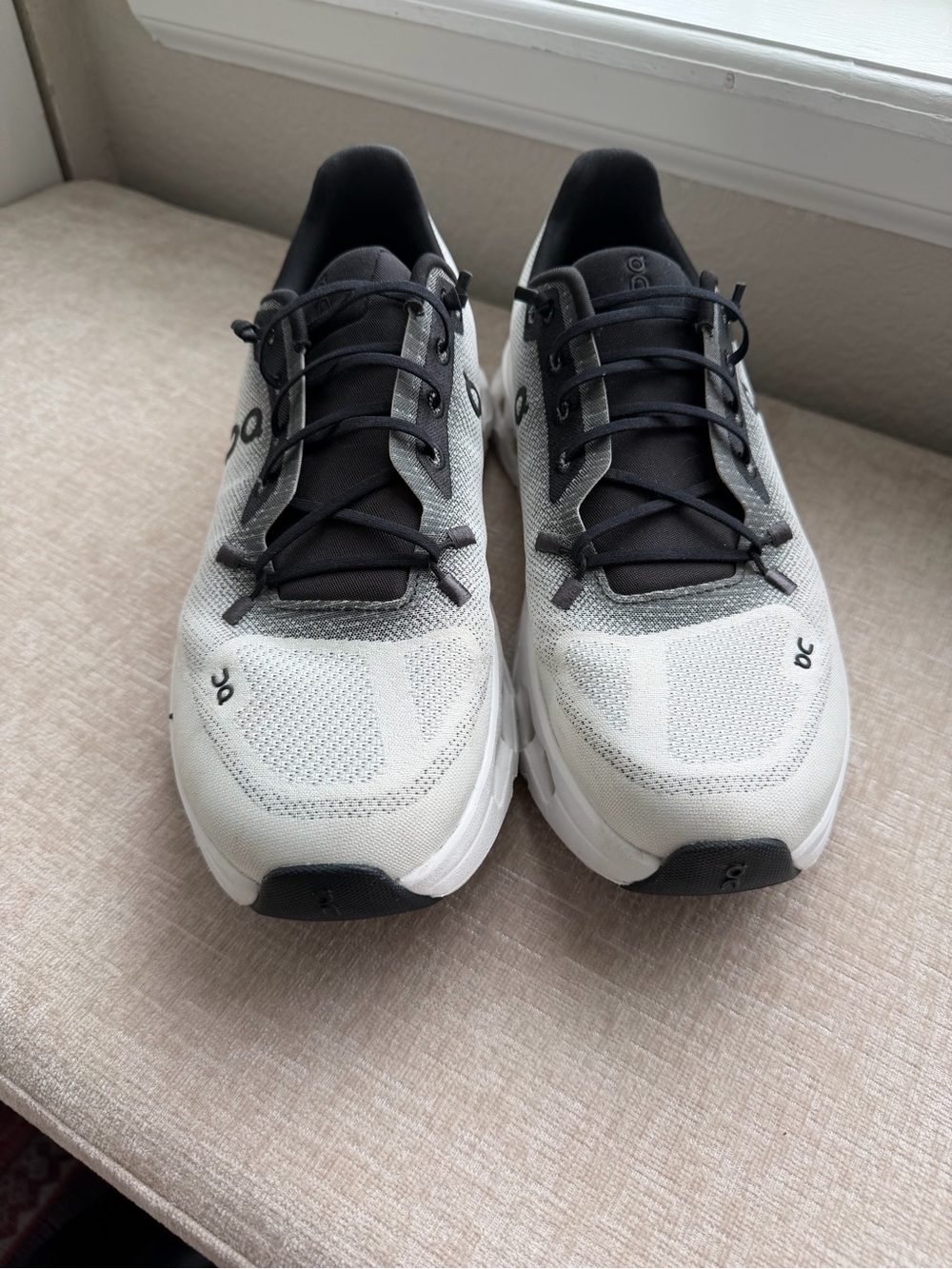 On Running Cloudtilt Black & White Women’s Size 9 - Picture 4 of 10